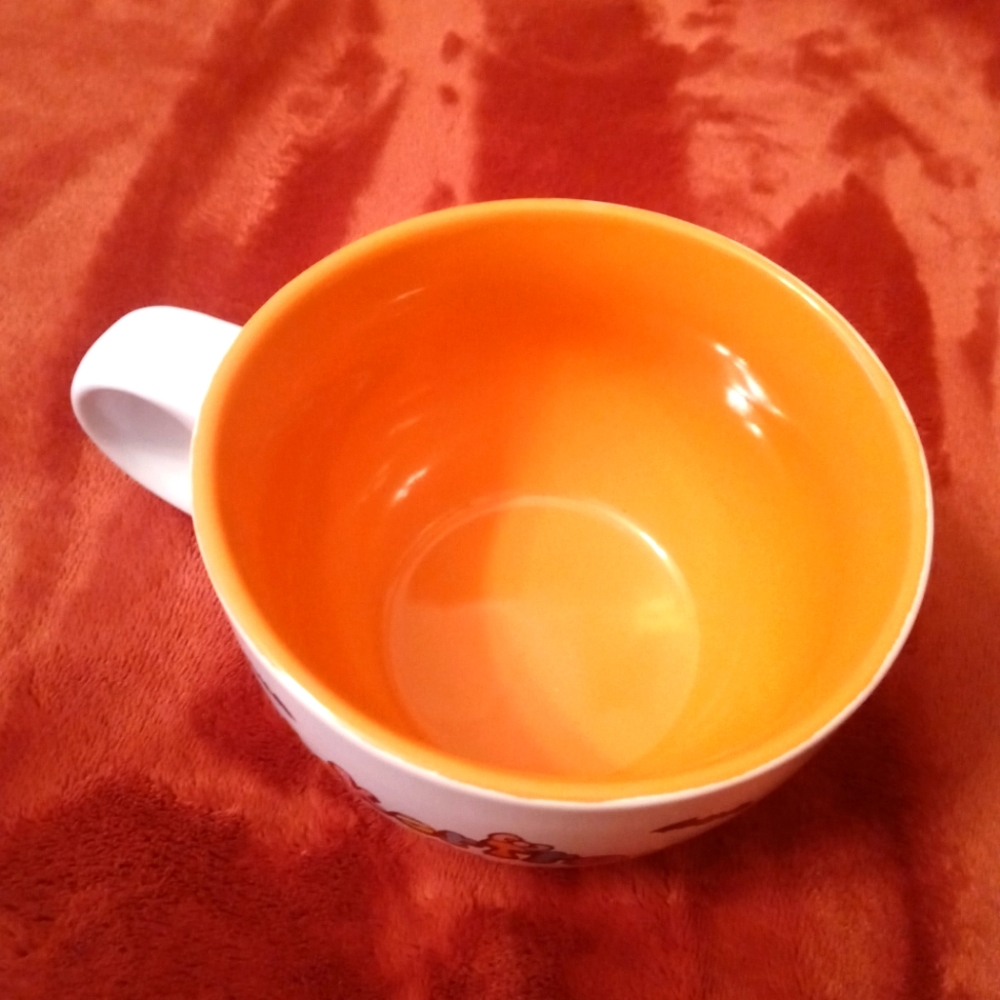 Hello Kitty "trick or treat" Mug - Picture 3 of 4